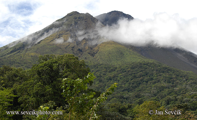 Photo of sopka Arenal volcano Costa Rica