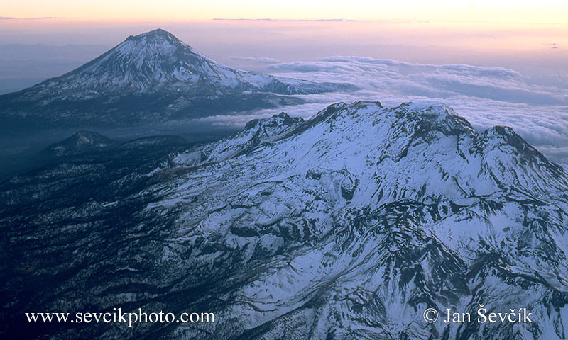 Photo of Sopky Popocatépetl Ixtaccíhuatl vulcan volcano