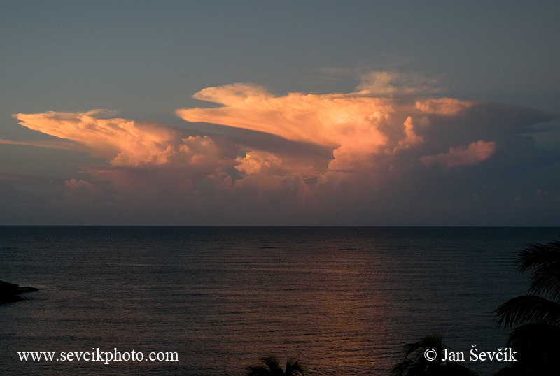 Photo of západ slunce na karibském pobřeží Kuby sunset over the Caribbean Sea Cuba Sonnenuntergang